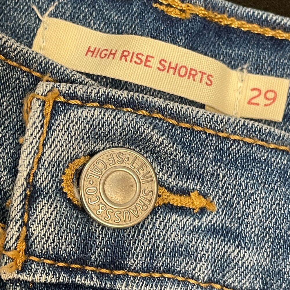 ~ Levi's 29 Jean Shorts Cut Off Hi-Rise Med Wash Distressed Frayed Raw Rips Blue - Picture 2 of 13